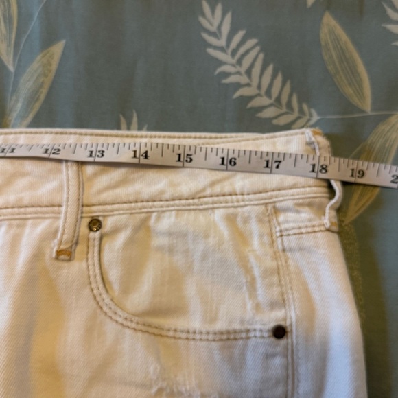 Decree Off-White Stretch Jean Shorts Size 13 - Picture 6 of 8